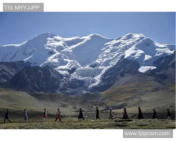 西藏日喀则足球球星拼搏逐梦展现雪域高原年轻力量